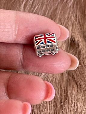 “RARE FIND” Pandora London Double decker bus (Retired) charm
